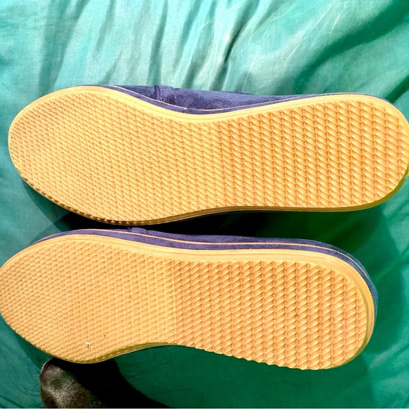 Millie Velcro Slip-On Beacon Shoes NAVY in Color Size 8 WIDE - Picture 3 of 4